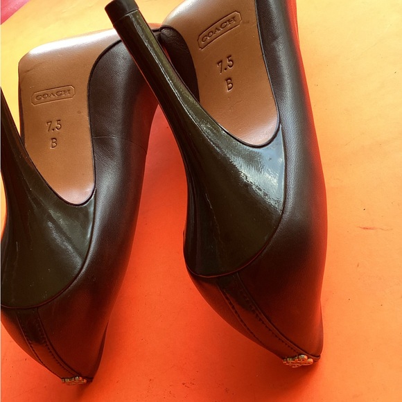 COACH brown pumps - Picture 5 of 7